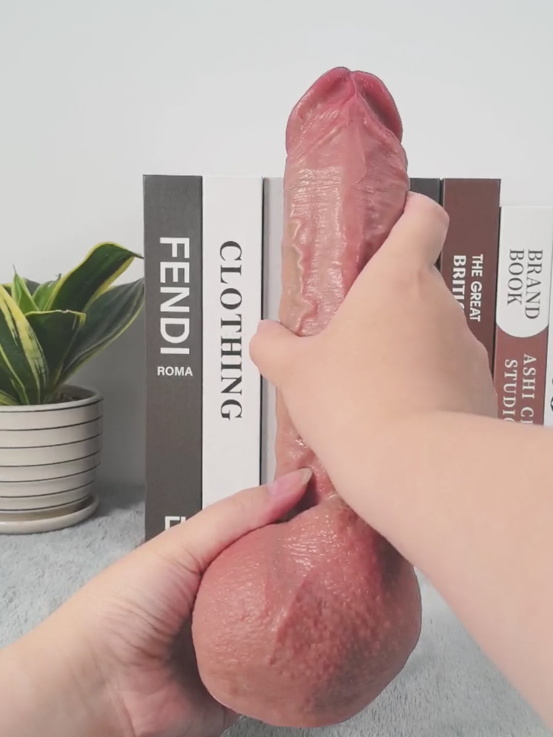 Charlie 9.5" x 2" Thick Realistisk Dildo with Bendable Core & Veins